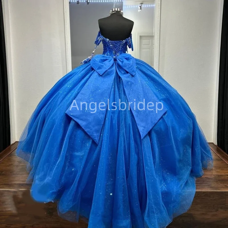 Angelsbridep ที่กําหนดเองโรแมนติก ROYAL BLUE Ball Gown Quinceanera ชุดโบว์ประดับด้วยลูกปัดคริสตัลปิดไหล่หวาน 16 ชุด