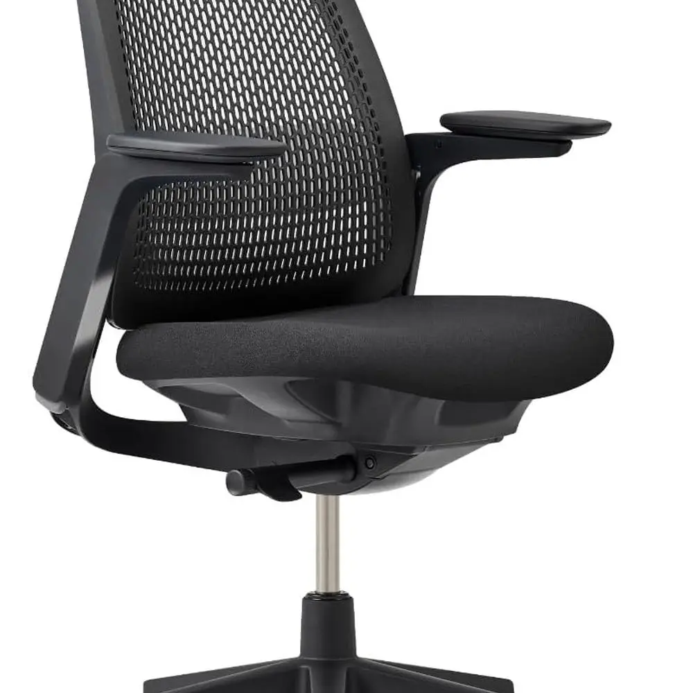 

Эргономичное офисное кресло с регулируемой поясничной опорой, 4D-подлокотниками и черными акцентами (угольное)