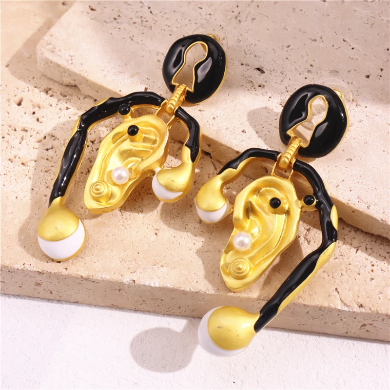 HUANZHI Black Enamel Ear Shape Drop Earring Drip Glaze Exaggerated Chunky Party Vintage Jewelry for Women 2024 New