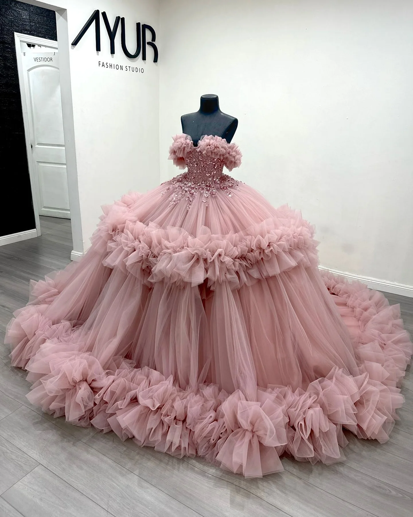 

Dusty Rose Ruffle Tulle Quinceanera Dresses for Girls 18 Tulle Crystal Beading Sweet 16 Dress