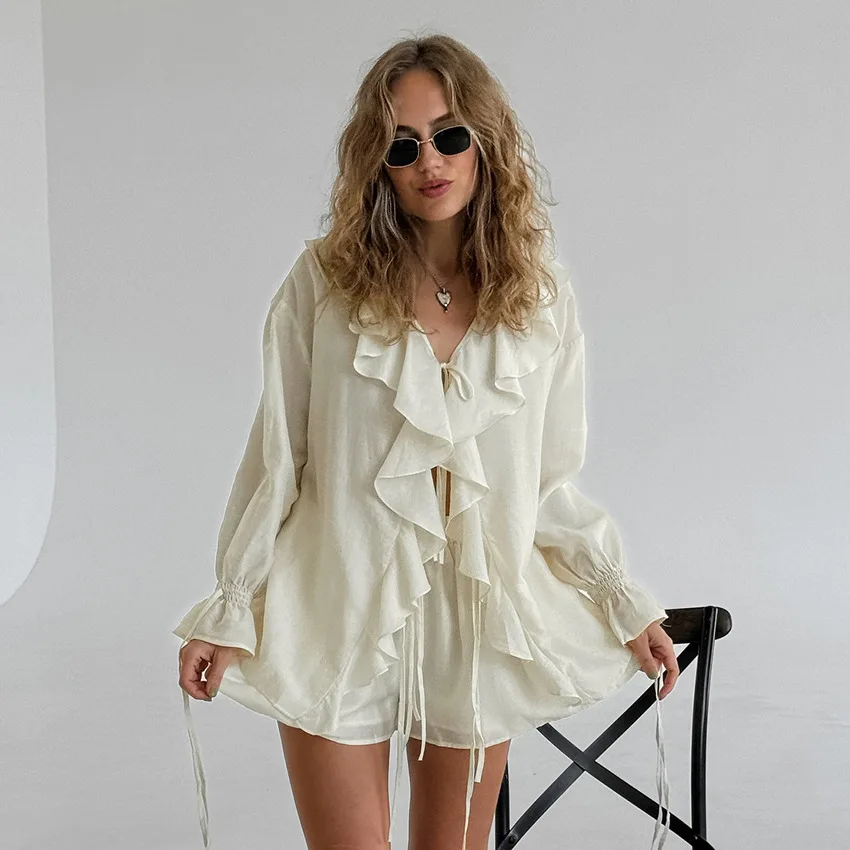 

Temperament Women's Shorts Set Solid Color Loose Casual Versatile Commuting Style Ruffled Long-sleeved Top Shorts Two-piece Set