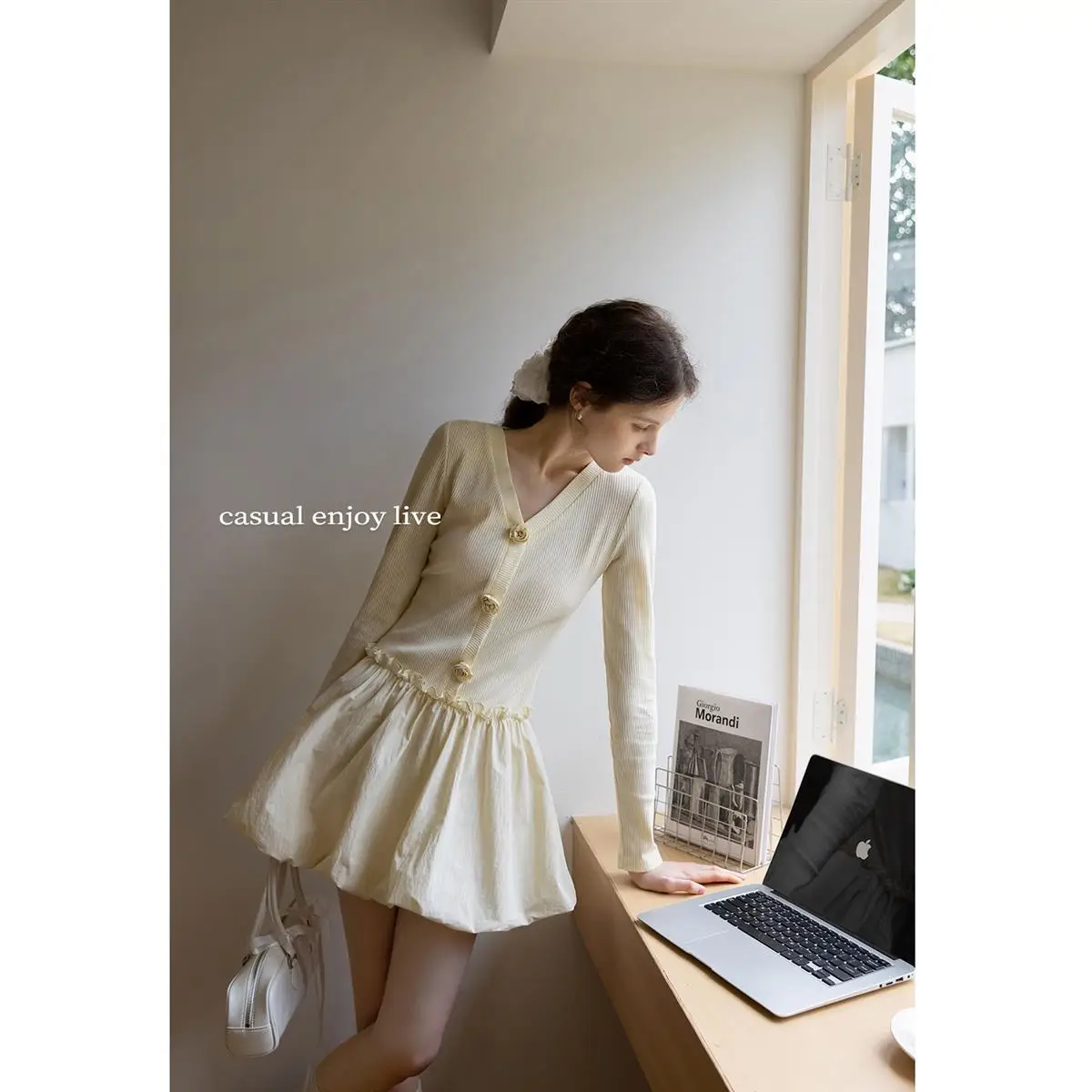 

Summer Dress for Women New High-end Advanced French Elegant Style Apricot Color Three-dimensional Flower V-neck Flower Bud Dress