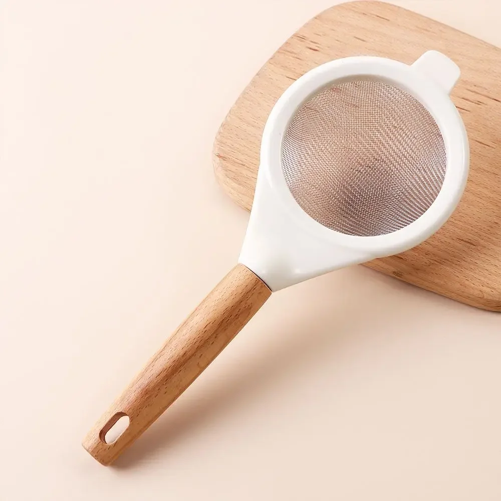 Holzgriff Sieb Edelstahl feinmaschiges Mehls ieb Sieb Zucker Kakao Matcha Pulver Mehl Sieb in der Hand