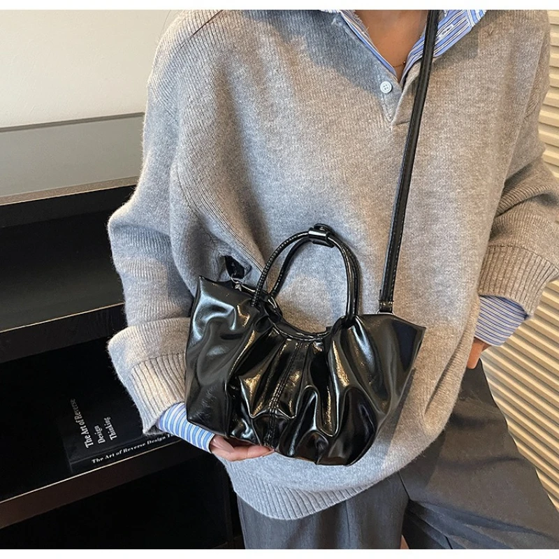 

Модная ретро-сумка Cloud Bag, стильная сумка-багет из вощеной кожи, нишевая высококачественная повседневная сумка для поездок на работу.