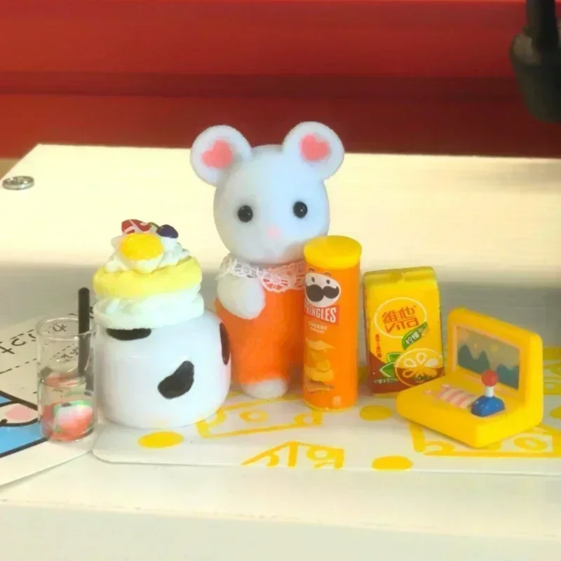 Hot Original Sylvanian Families Modello giocattoli Baby Mini Figure Room Dress Up Cute Box Cake Lucky Bag Doll Compleanno Regali per bambini