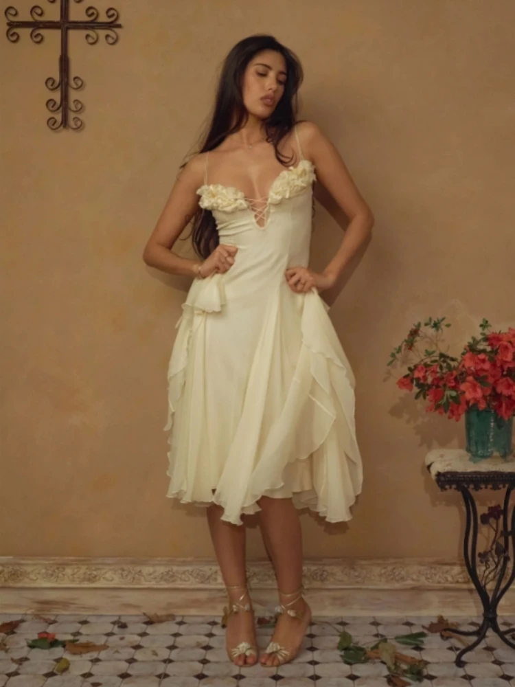 セクシーなスパゲッティストラップフラワーレースアップミディドレス女性ノースリーブ背中の開いたパッチワーク A ラインボトムドレスイブニングパーティークラブ