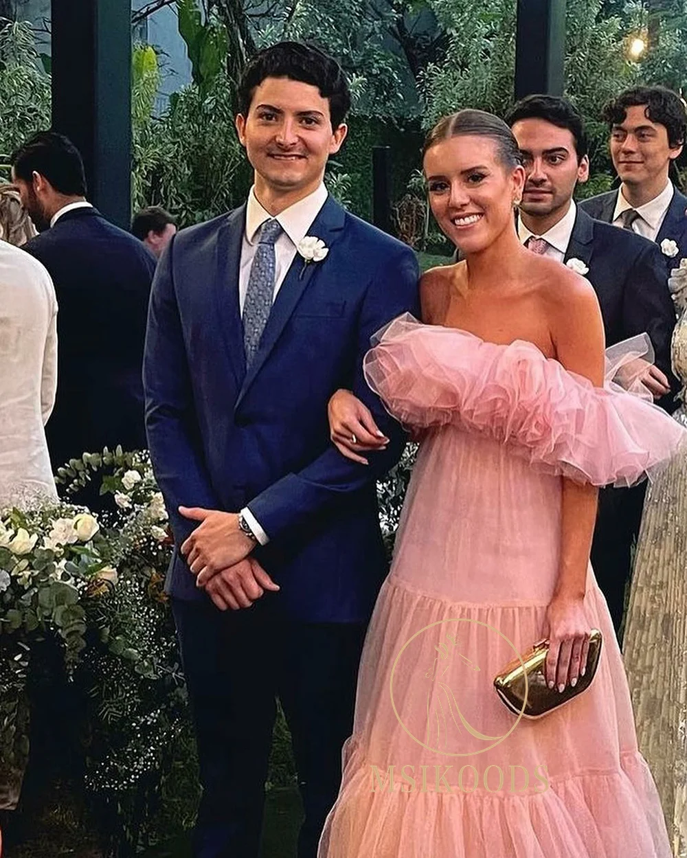 Msikoods lujosos vestidos de fiesta de color rosa con gradas de tul con volantes y hombros descubiertos vestido de noche Formal de fiesta personalizado 2025