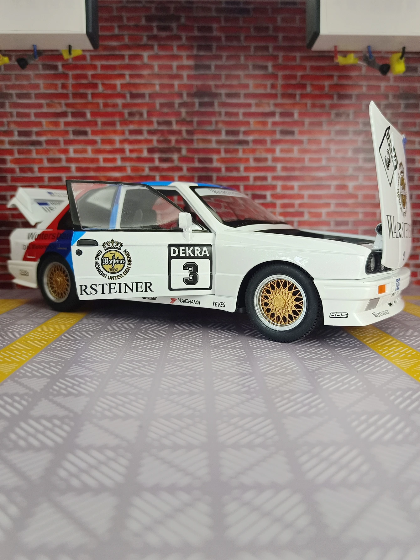 1:24 M3 E30 1988년식 도색 합금 풀백 장난감 자동차, 도어, 후드, 트렁크 개폐 가능, 친구 생일 선물로 주어도 좋습니다.