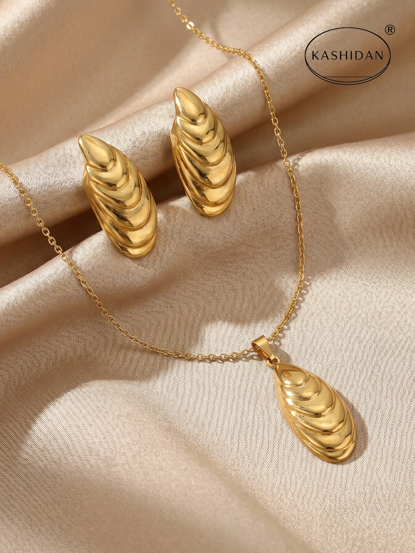 Fashion Stainless Steel Jewelry Set for Women Gold Color Chunky Smooth Layered Mussel Shell Necklace Set