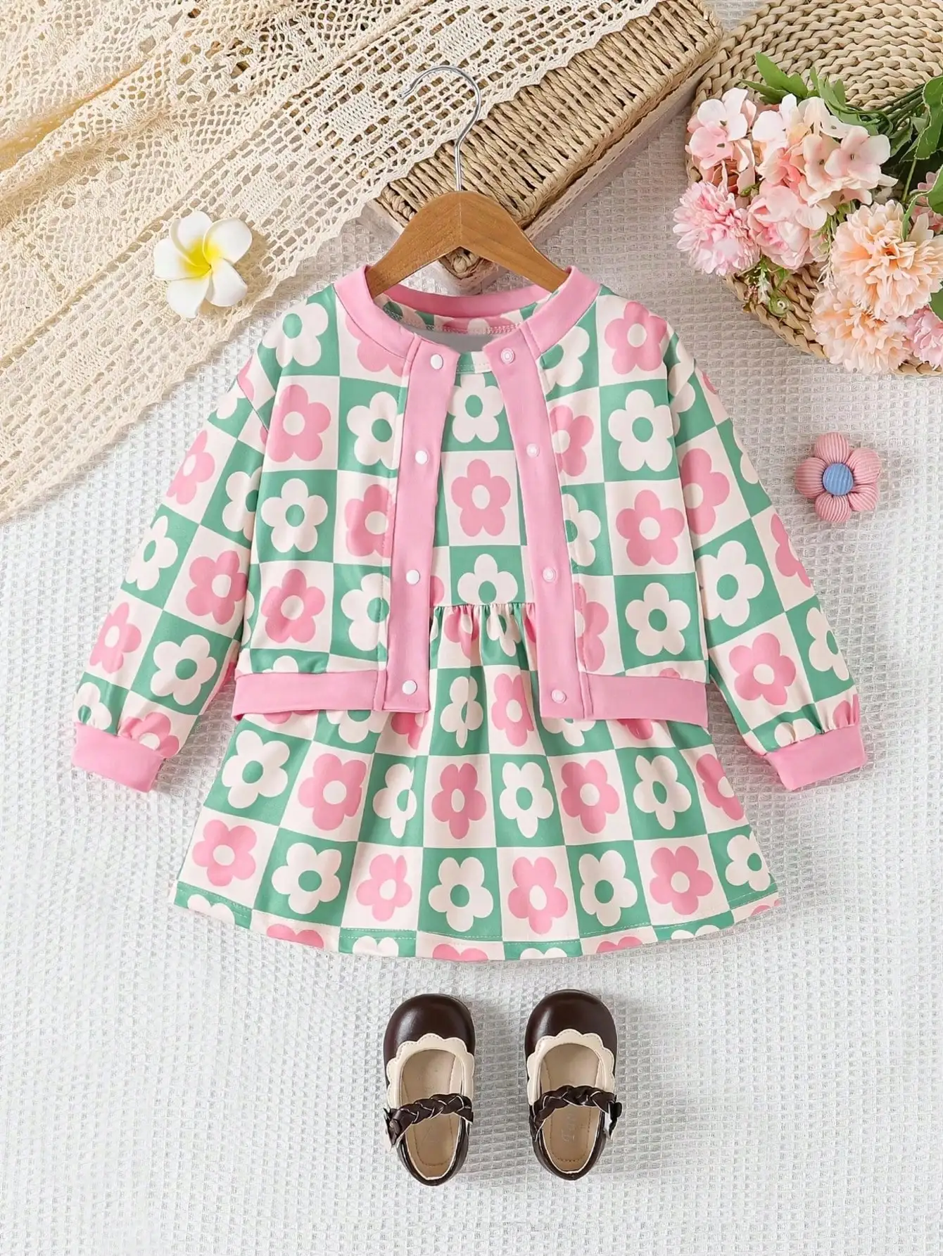 Vier-Jahreszeiten-Kinderbekleidungsset, lässiger, geblümter, langärmeliger Cardigan-Oberteil + geblümtes, ärmelloses Kleid-Set – Detail 4