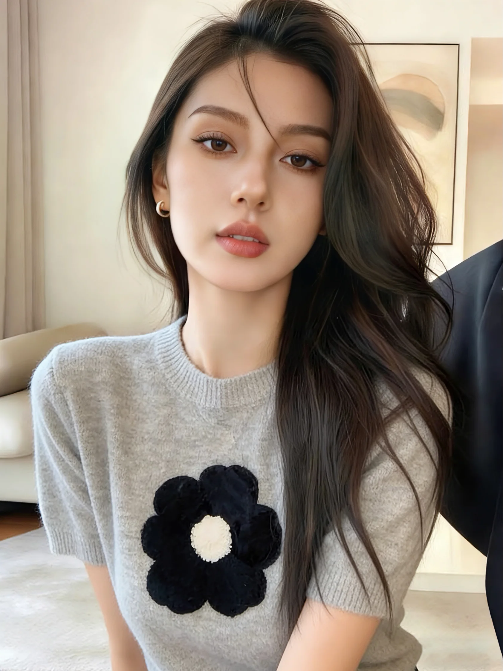 

Korean Style Grey Flower Short Sleeve Knitted Shirt Women's Summer New Sweet Anti-Aging Shoulder Top Commute Straight Tube