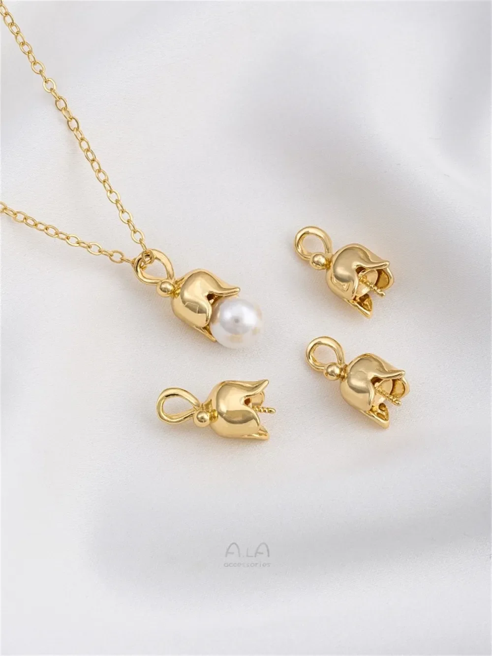 Colgante de cuentas de medio agujero de orquídeas y campana dorada de 14K, colgante de capullo de flor hecho a mano, collar de perlas adhesivas Diy, colgante de dijes K596