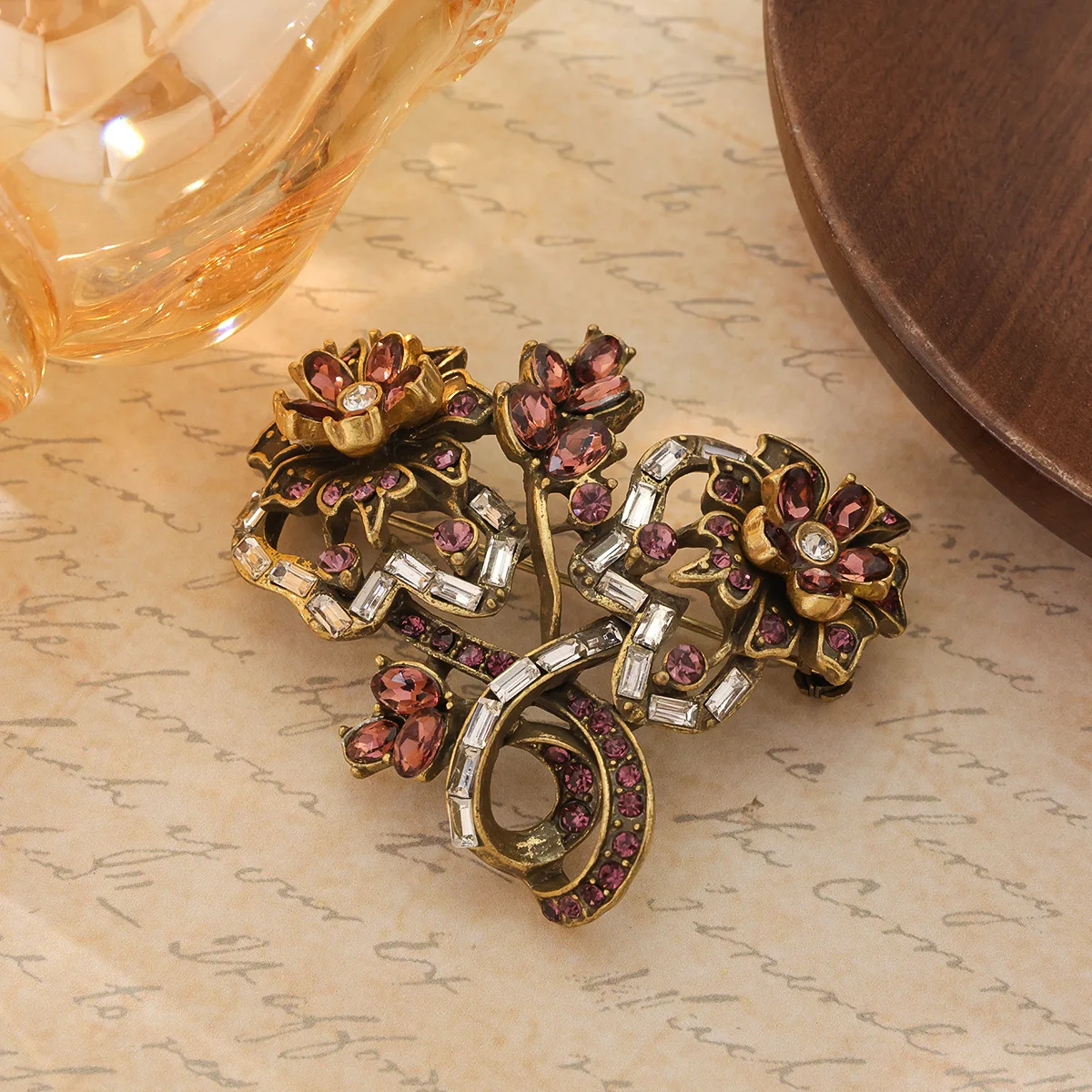 

Royal Style Crystal Brooch,Elegant Rhinestone Lapel Pin for Suit, Versatile Minimalist