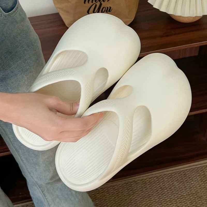 

Новые женские домашние тапочки с закрытым носком 2026 года, летние шлепанцы из мягкого ЭВА с защитой от скольжения, для дома и пляжа, для девочек, для отдыха