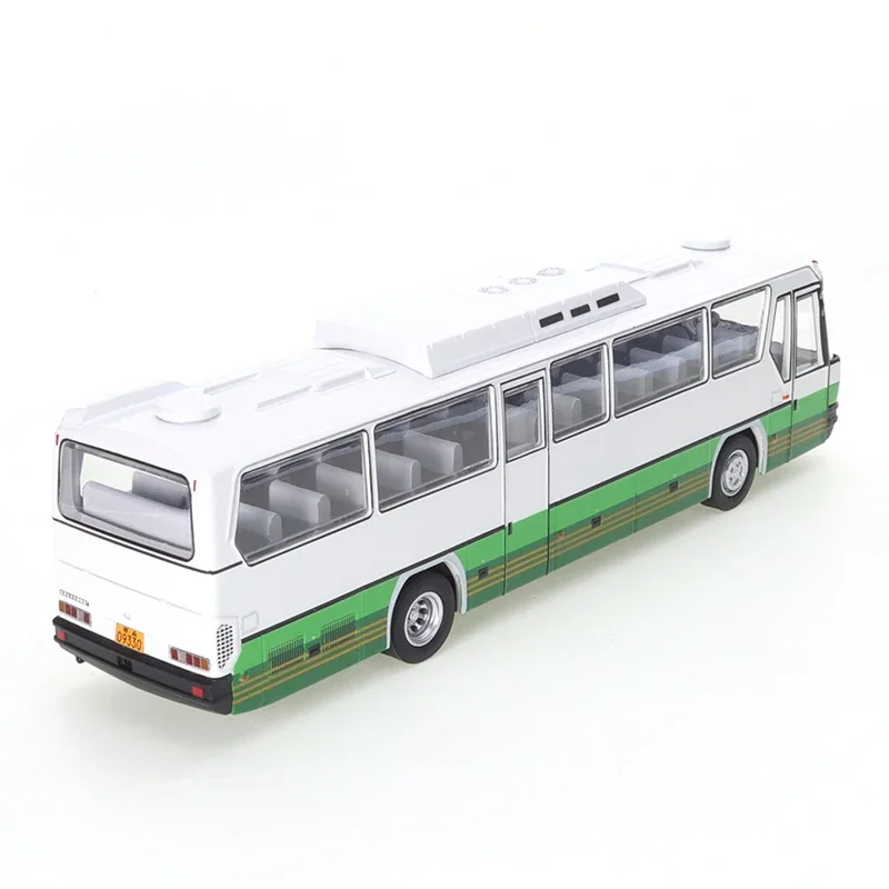 XCARTOYS 1/64 Diecast Alloy Car Model North BFC6120 Luxury Touring Car Green Kids Room Decor Xmas Gift Toys for Baby Boys Girls