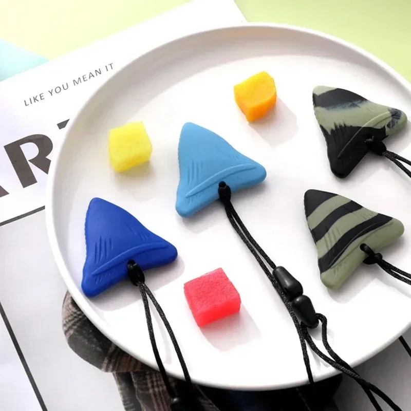 

Детское сенсорное жевательное ожерелье, кирпич, жевательные детские силиконовые треугольные игрушки-икла, силиконовые зубы для детей с аутизмом