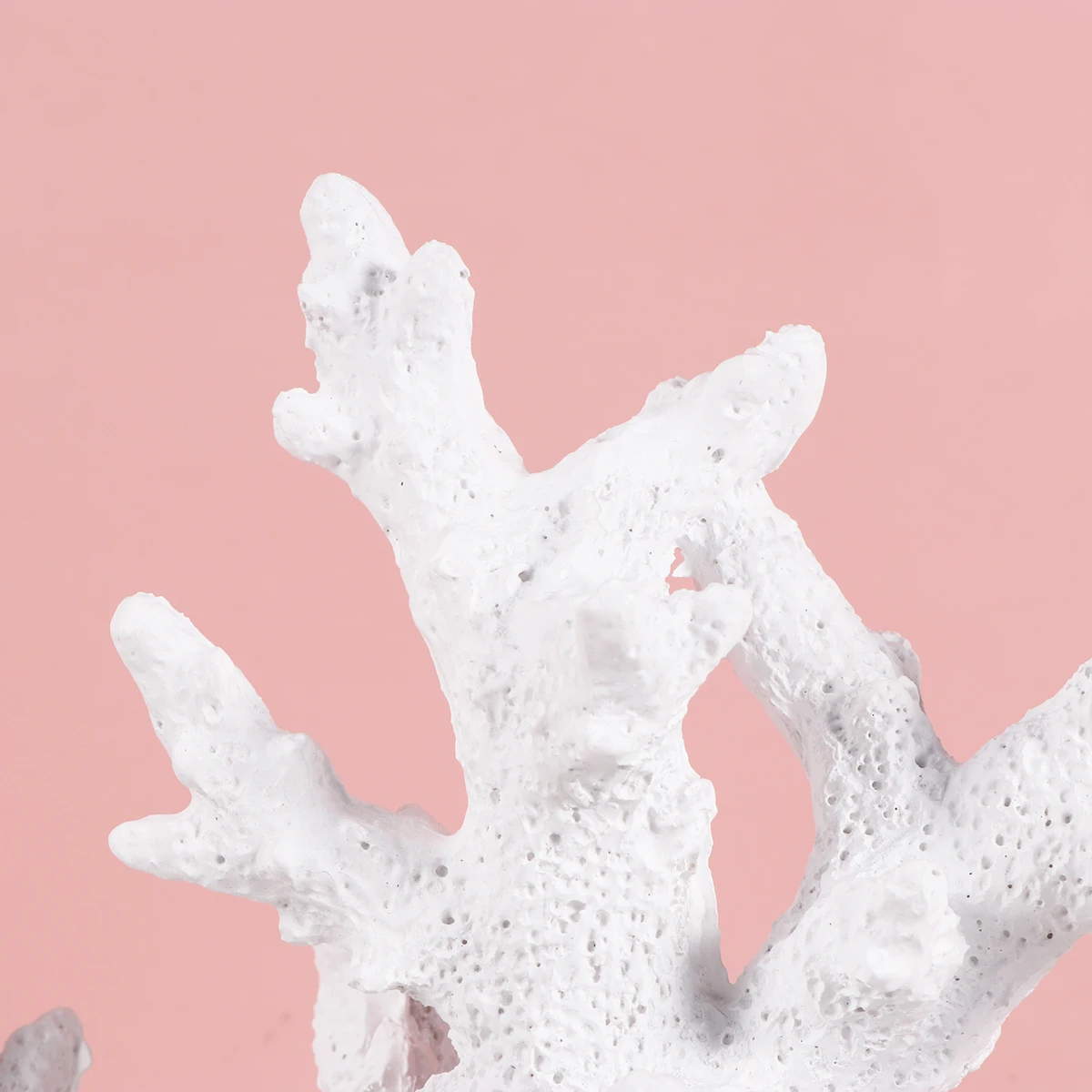 

Artificial White Resin Coral for Fish Tank Aquarium Decoration Realistic Natural Coral Ornament Safe for Fresh and Salt Water