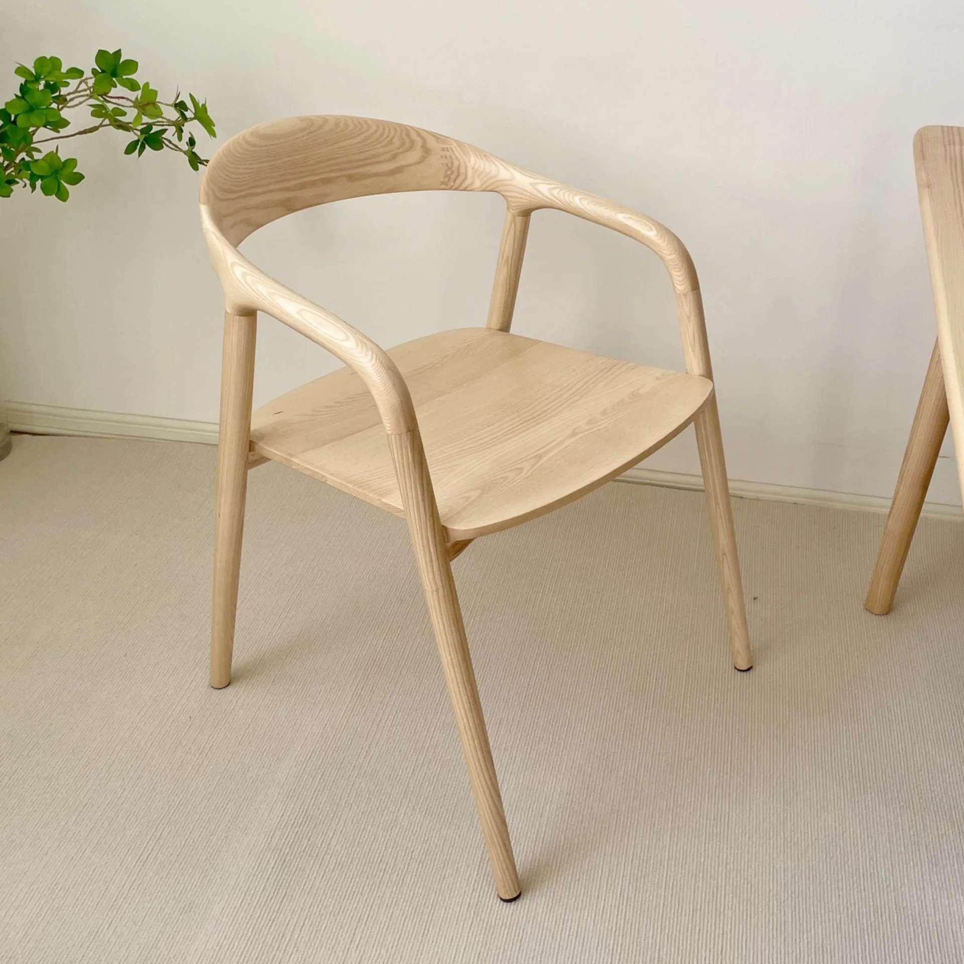 เก้าอี้ไม้แอชเนื้อแข็งสไตล์นอร์ดิก ชูเม็ต หรูหราแบบเรียบง่าย สไตล์วาบิ สำหรับใช้ในบ้าน มีที่วางแขน เหมาะสำหรับรับประทานอาหาร คาเฟ่ โต๊ะเจรจาธุรกิจ รุ่น T &