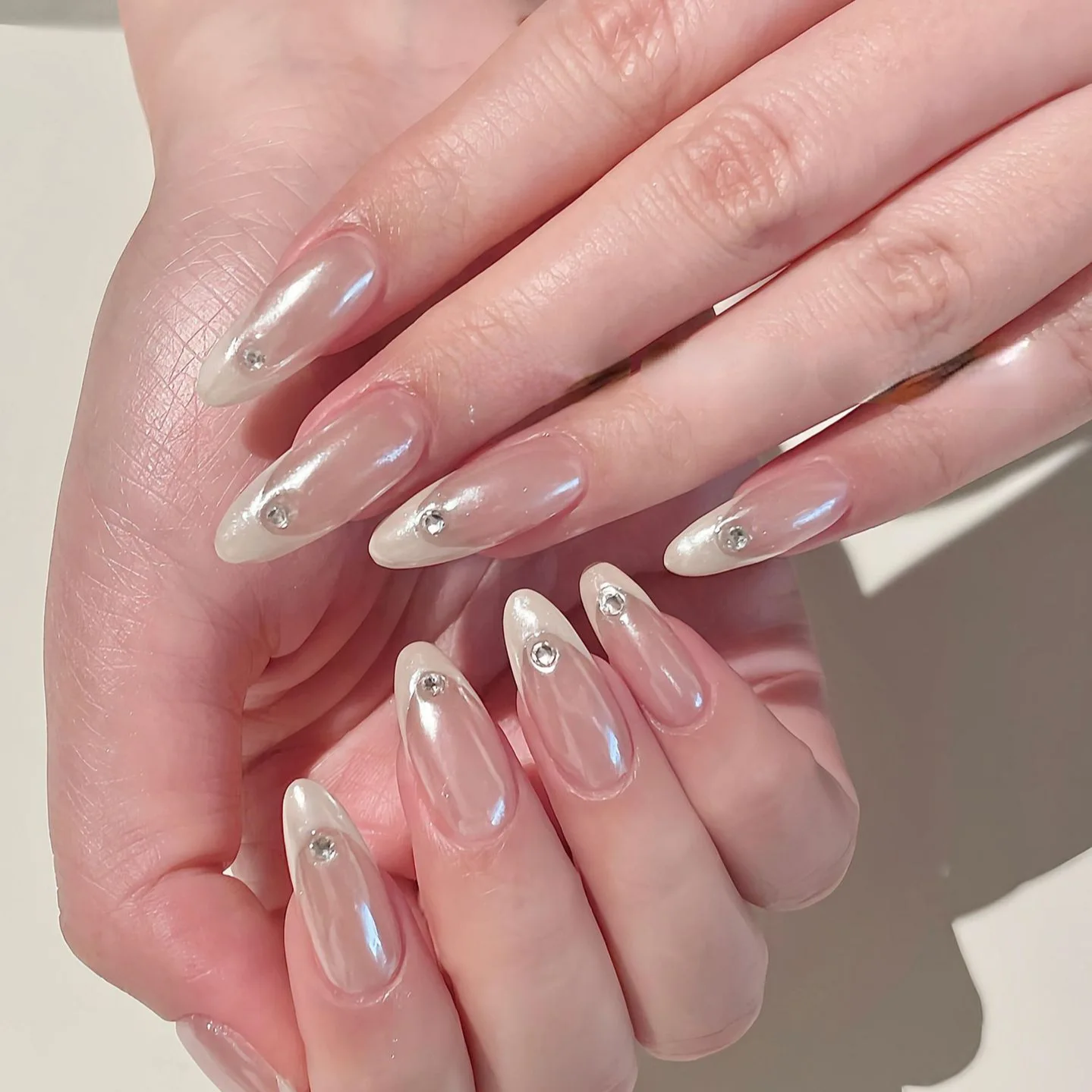 10szt Francuskie migdałowe ręcznie robione paznokcie Fałszywe paznokcie z wzorem Rhinestone Fałszywe paznokcie Kokarda Sztuczne paznokcie Накладные Ногти