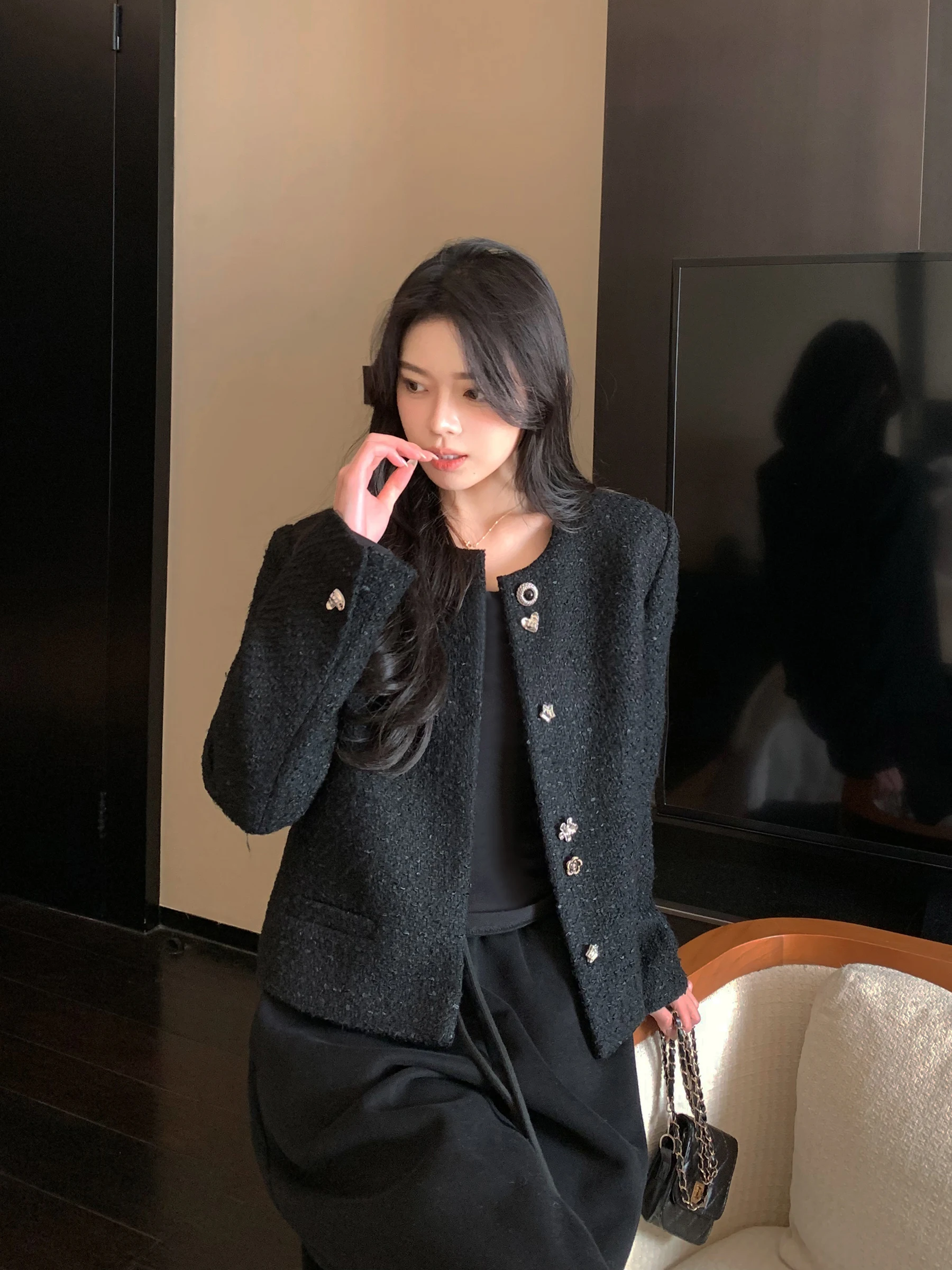 Butyou Short Quilted Nylon Jacket Women's round Neck Button up Black Wool Blend Fashionable Cleanfit Style Long Sleeve Coat