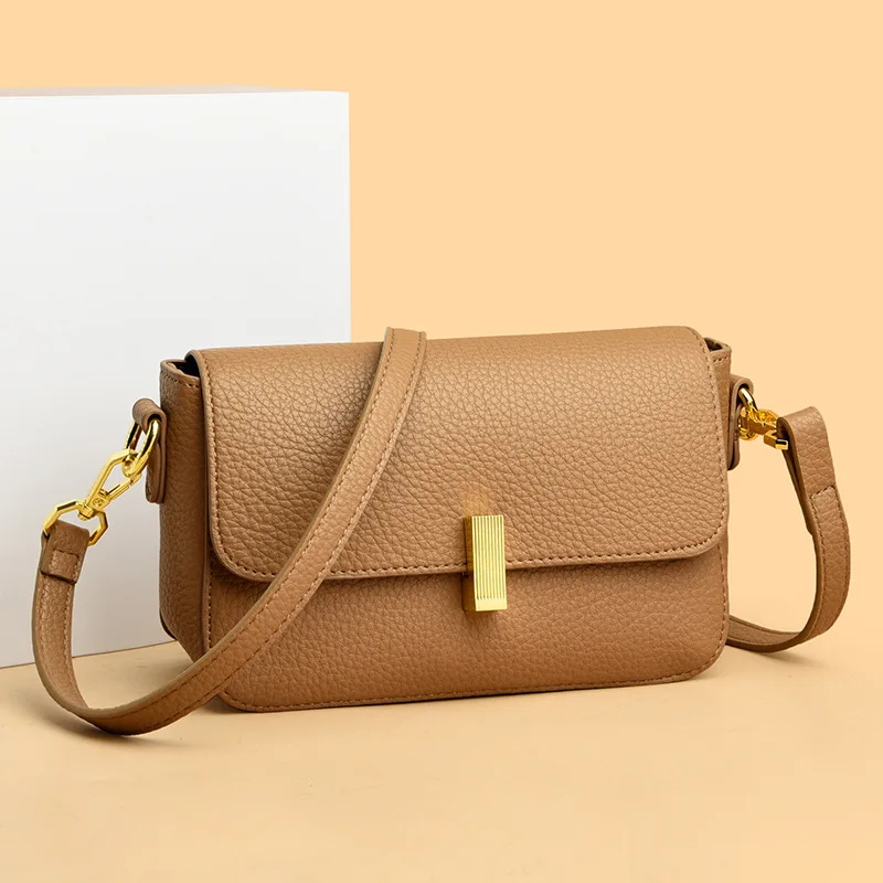 ​ ​ Kompakte, gesteppte, quadratische Tasche für Damen, Kaviar-Korn-Umhängetasche, minimalistische Silhouette, Coffee Run Ready Luxe Essential ​ ​