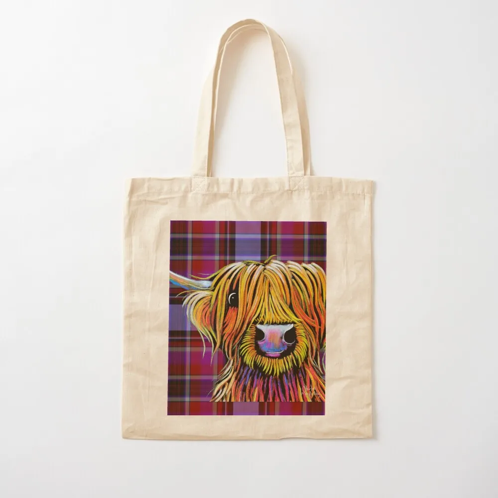 

SCoTTiSH HiGHLaND CoW ' HaRRiS oN TaRTaN â ' by SHiRLeY MacARTHuR Tote Bag