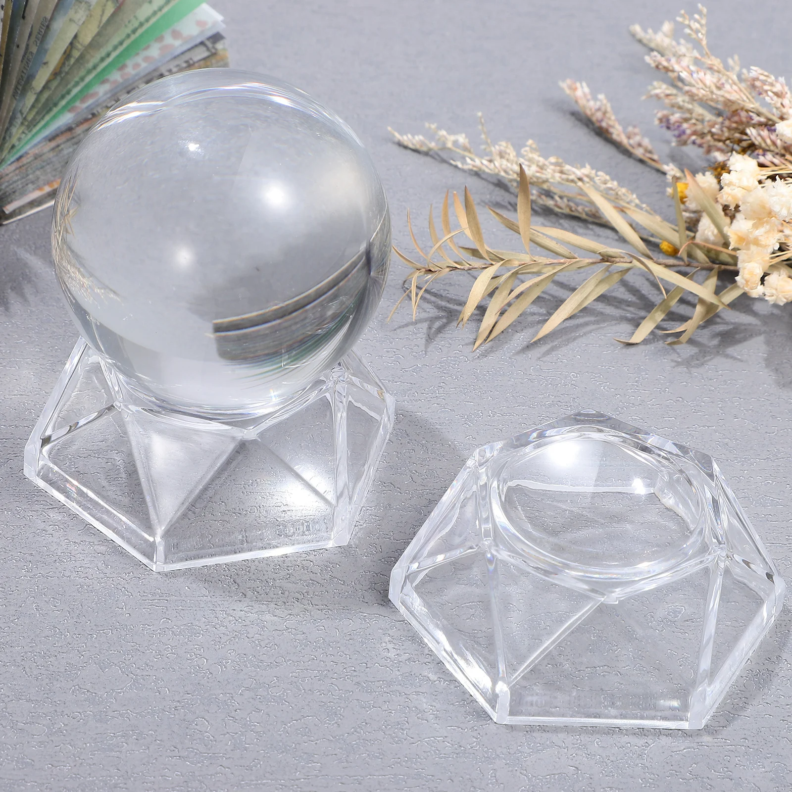 

2Pcs Crystal Ball Holder Stands Transparent Acrylic Geometric Bases for Sphere Crafts Glass Display Sphere Rack