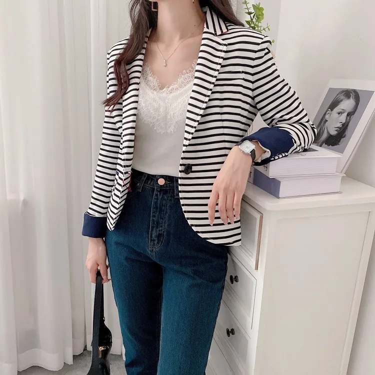 

Отонкий костюм с откидным воротником на одной пуговице для женщин маленького зроста, весенний сезон, профессиональный дизайн Faion для поездок на работу