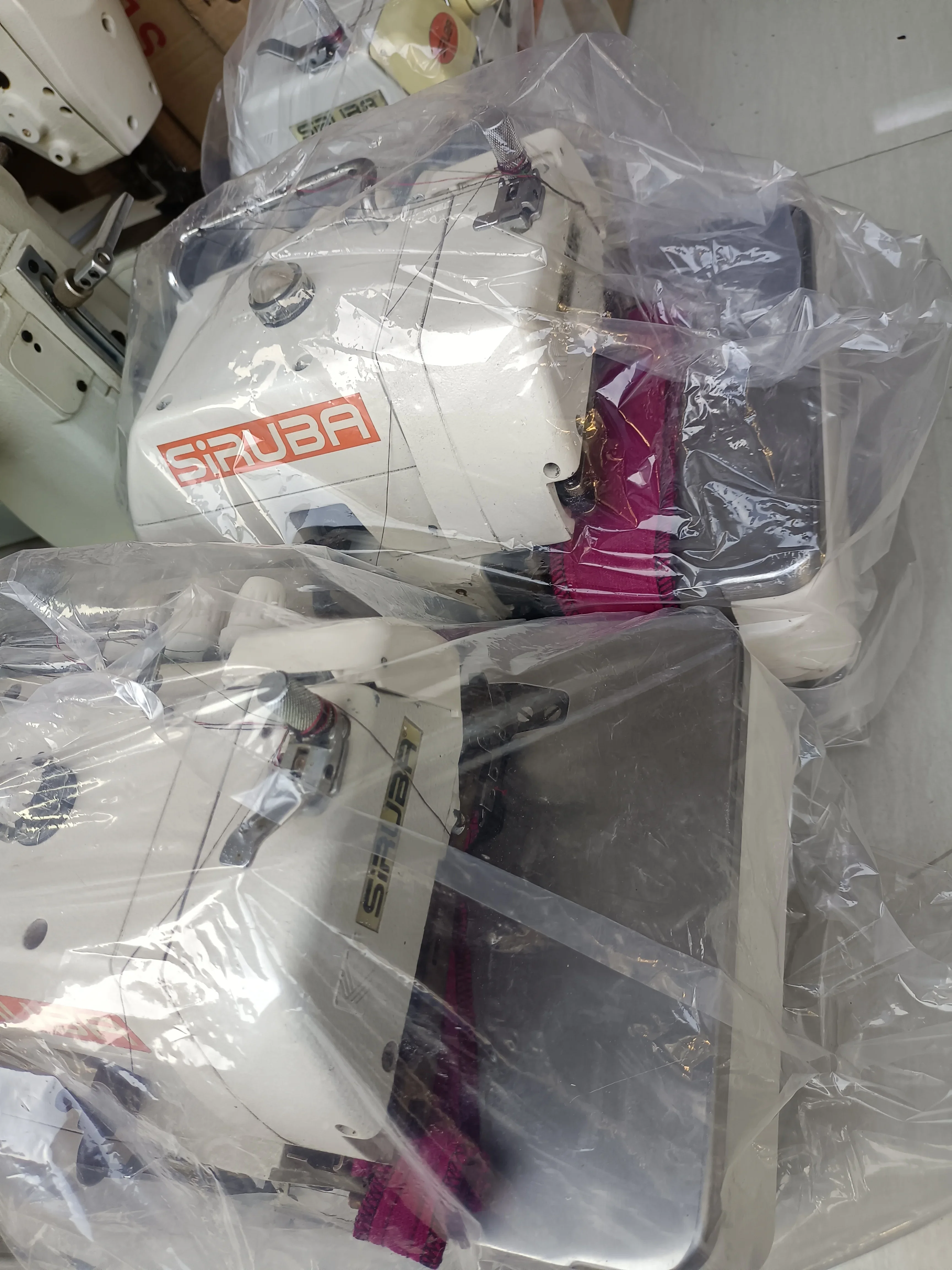 Taiwan Gemaakt Tweedehands Overlock 5 Draad Naaimachine Hoofd 737f 747 757f Siruba Overlock Naaimachine