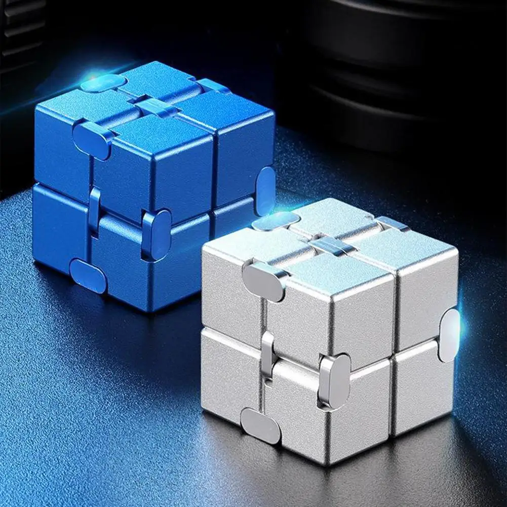 Giocattolo antistress con cubo magico Giocattolo con cursore quadrato in metallo rotante per bambini Gioco rompicapo con diapositive Regalo di Natale ﻿