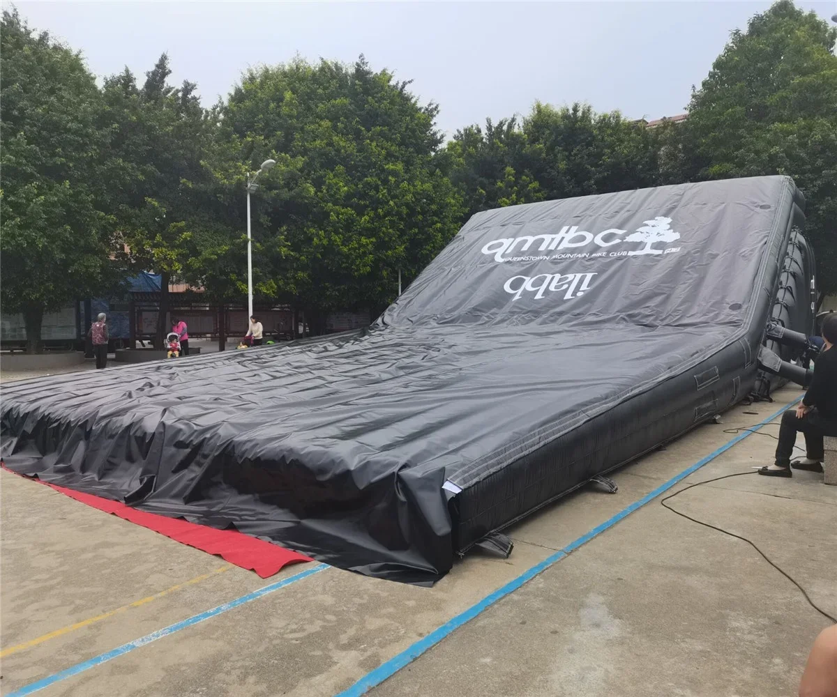 Custom Extreme Sport BMX FMX Skiing Freestyle Stunt Big Inflatable Landing Airbag Ramp Pad/ Sloped Jump Air Bag Mat view 3