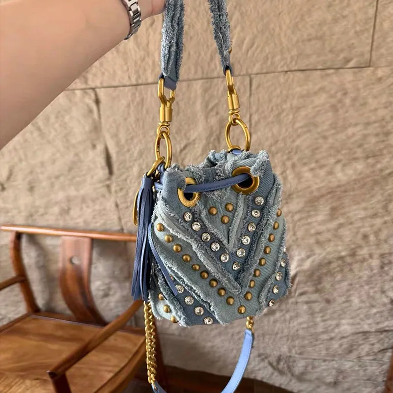 

2025 new fashion personalized women's cross-body shoulder bag denim drawstring bucket bag simple mobile phone bag