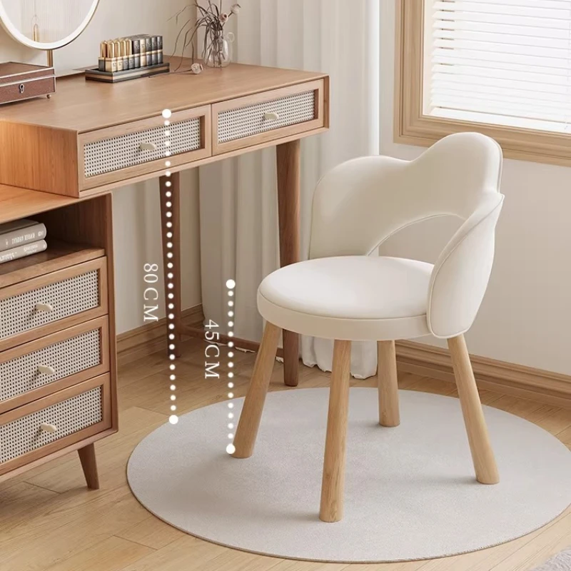 Salone di bellezza minimalista - Makeup Master Beauty Salon recensione e prezzo