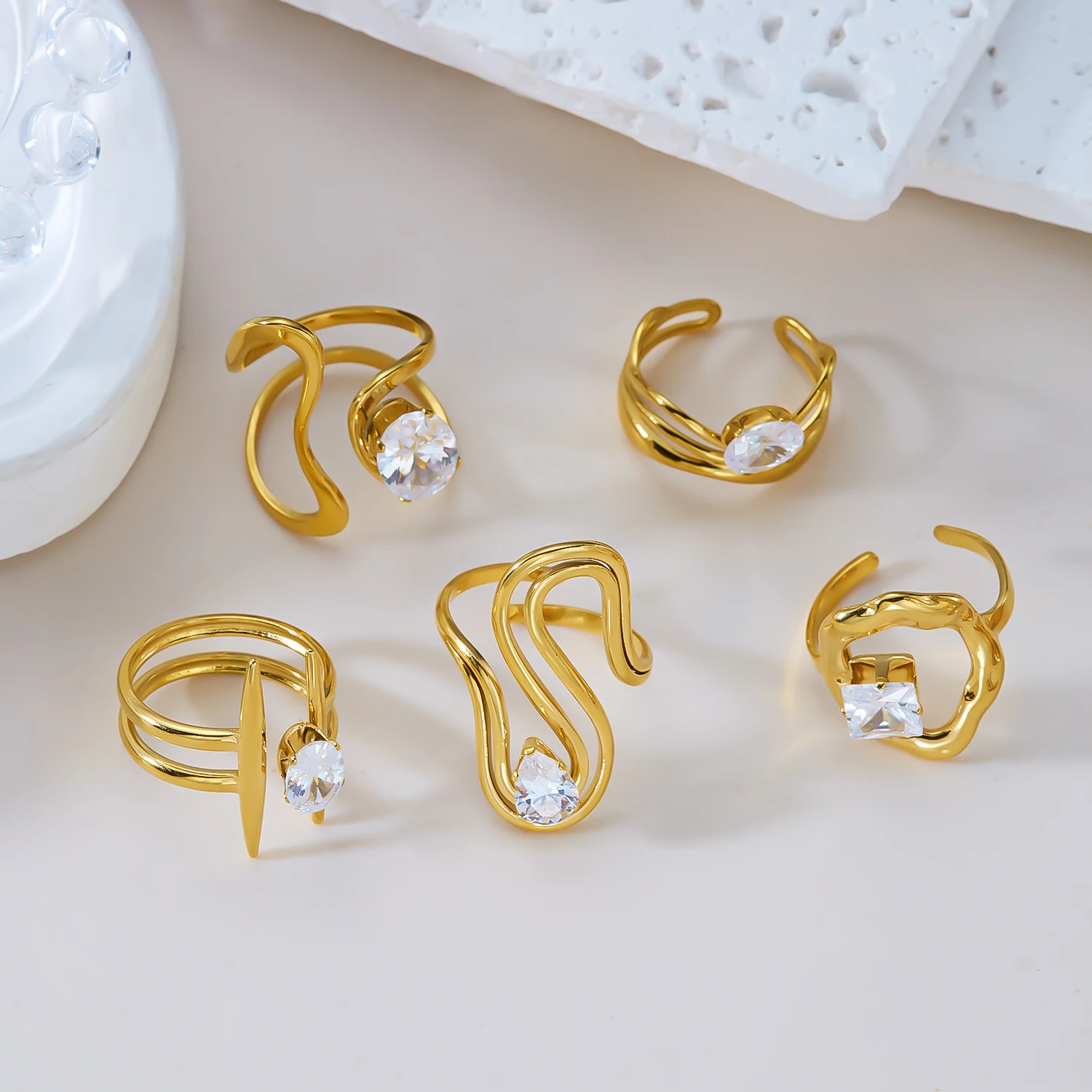 Einfacher, leichter, luxuriöser Zirkon-Ring im Liniendesign für Damen und Herren, glänzender Statement-Ring mit kubischem Zirkonia, stapelbarer Schmuck, Geschenke – Detail 5
