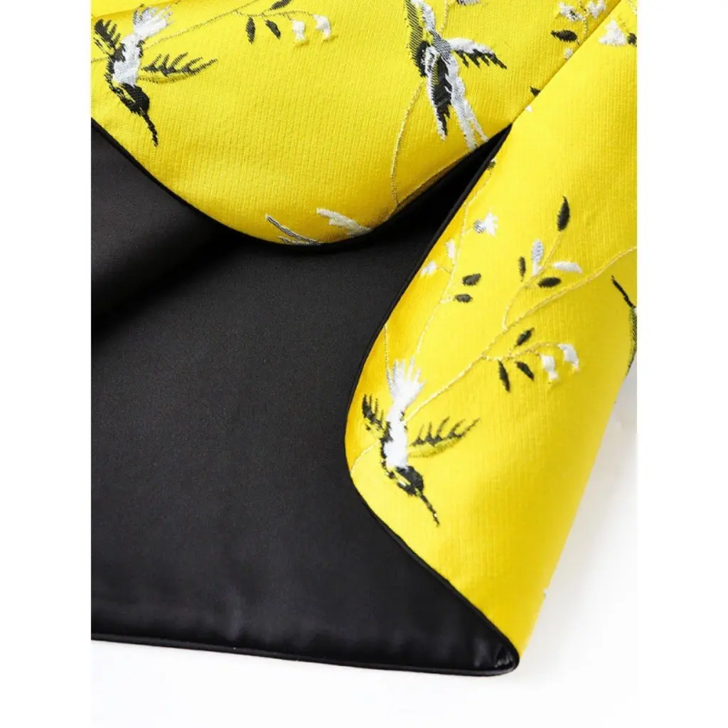 

Женский желтый парчовый жилет из искусственного шелка, винтажный топ на пуговицах в китайском стиле с вышивкой в виде лягушки, этническая весенняя мода