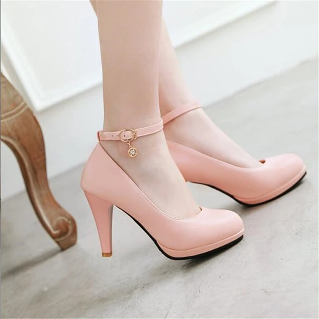 Fille en talon best sale