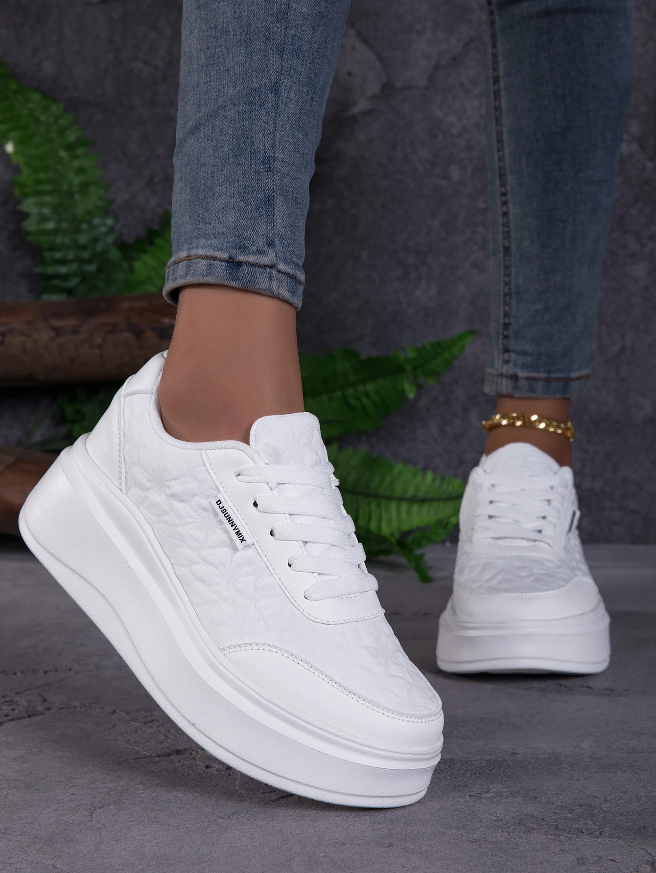 DJSUNNYMIX Damenschuhe 2023 Neuer Stil Mode Lässig Vielseitig Weiße Spitze Mesh Atmungsaktiv Hohlplattform Damen Sneakers – Detail 4