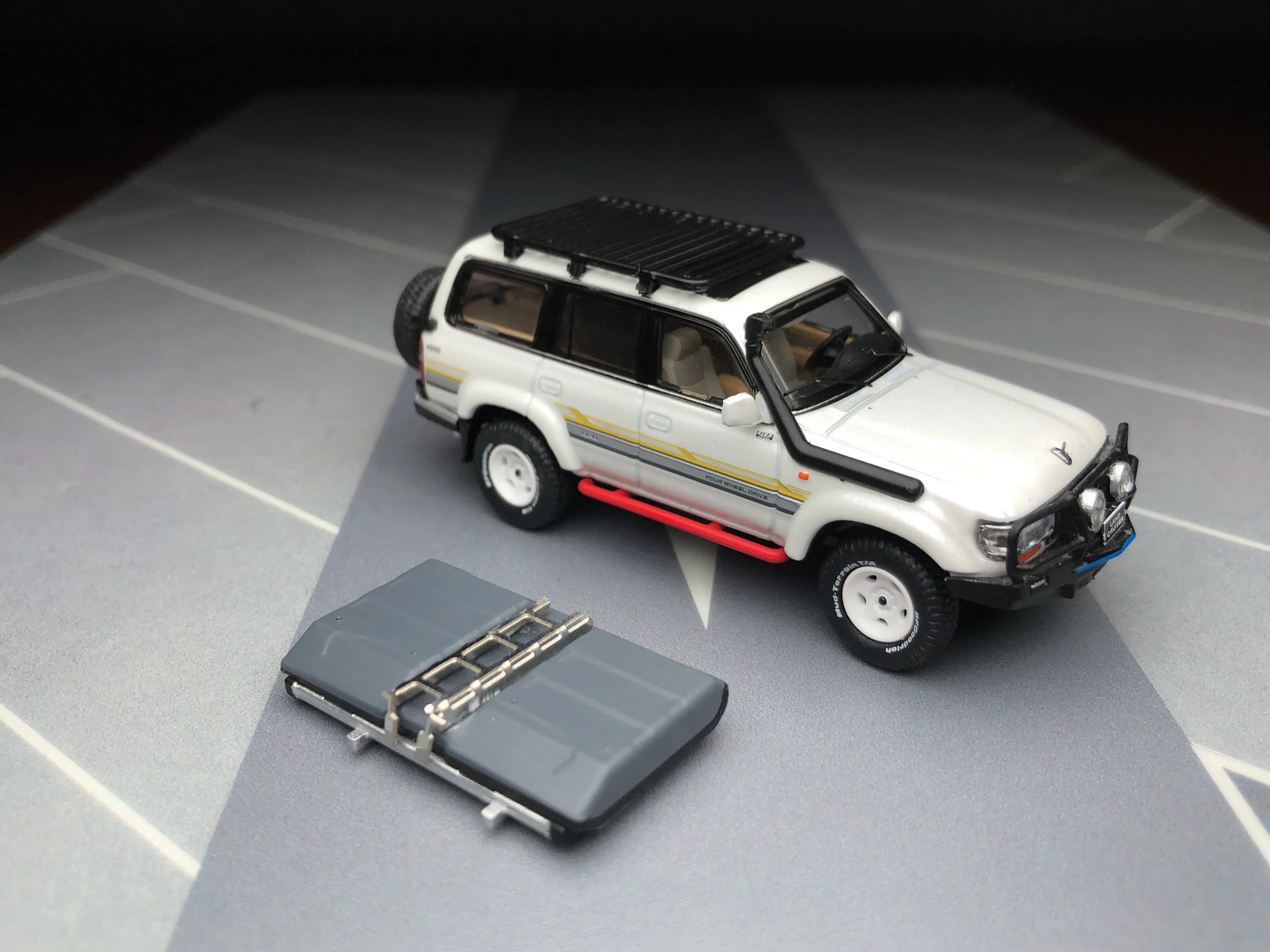 

KENGFai TK-KF032-4 1/64 Land Cruiser VX-R LC80, переоборудованная белая модель автомобиля, литая под давлением модель автомобиля, коллекция ограниченного выпуска, игрушки для хобби