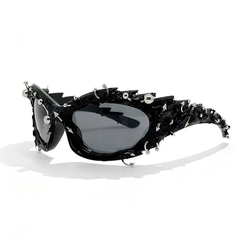 

New Fashion Cyberpunk Demon Eyewear Metal Rivet Party Cool Sunglasses Steampunk Women Men Party Designer Sun Glasses Eyewears