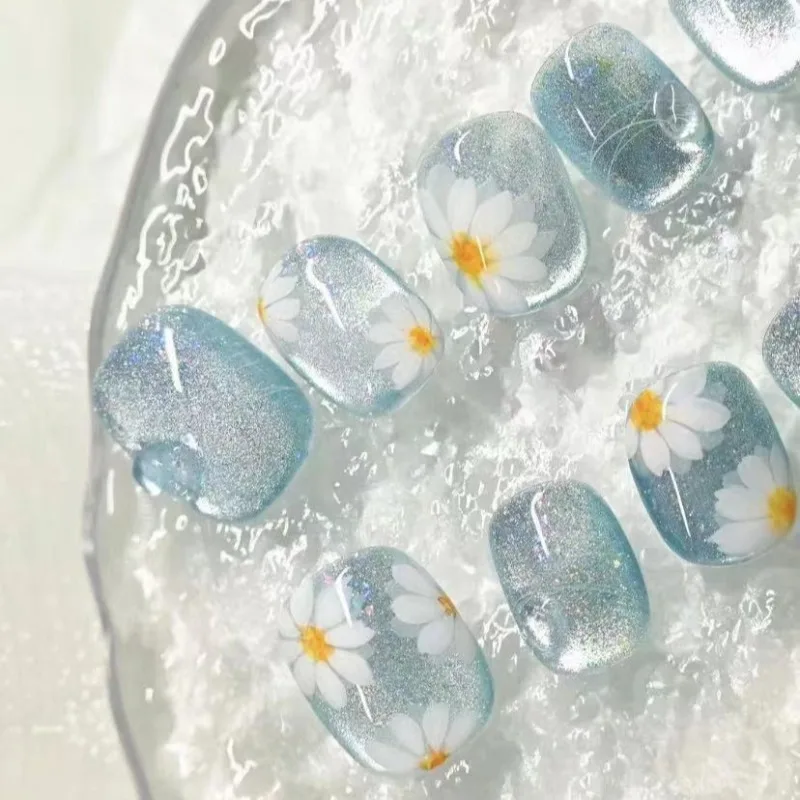 

10pcs Summer Daisy Florals False Nails with Glue Glitter Blue Cat Eyes Press on Nails Short Round Gel Fake Nail Fingernail Art