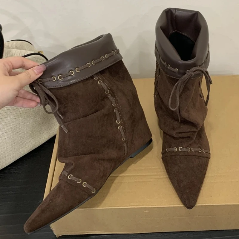 

Осень-зима Мягкие замшевые ботильоны с острым носком Женская мода на шнуровке в стиле панк Современные короткие ботинки Женские туфли на танкетке для вечеринок