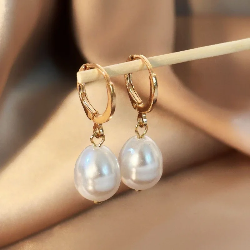 

European and American style women's commuter vacation versatile artificial pearl earrings