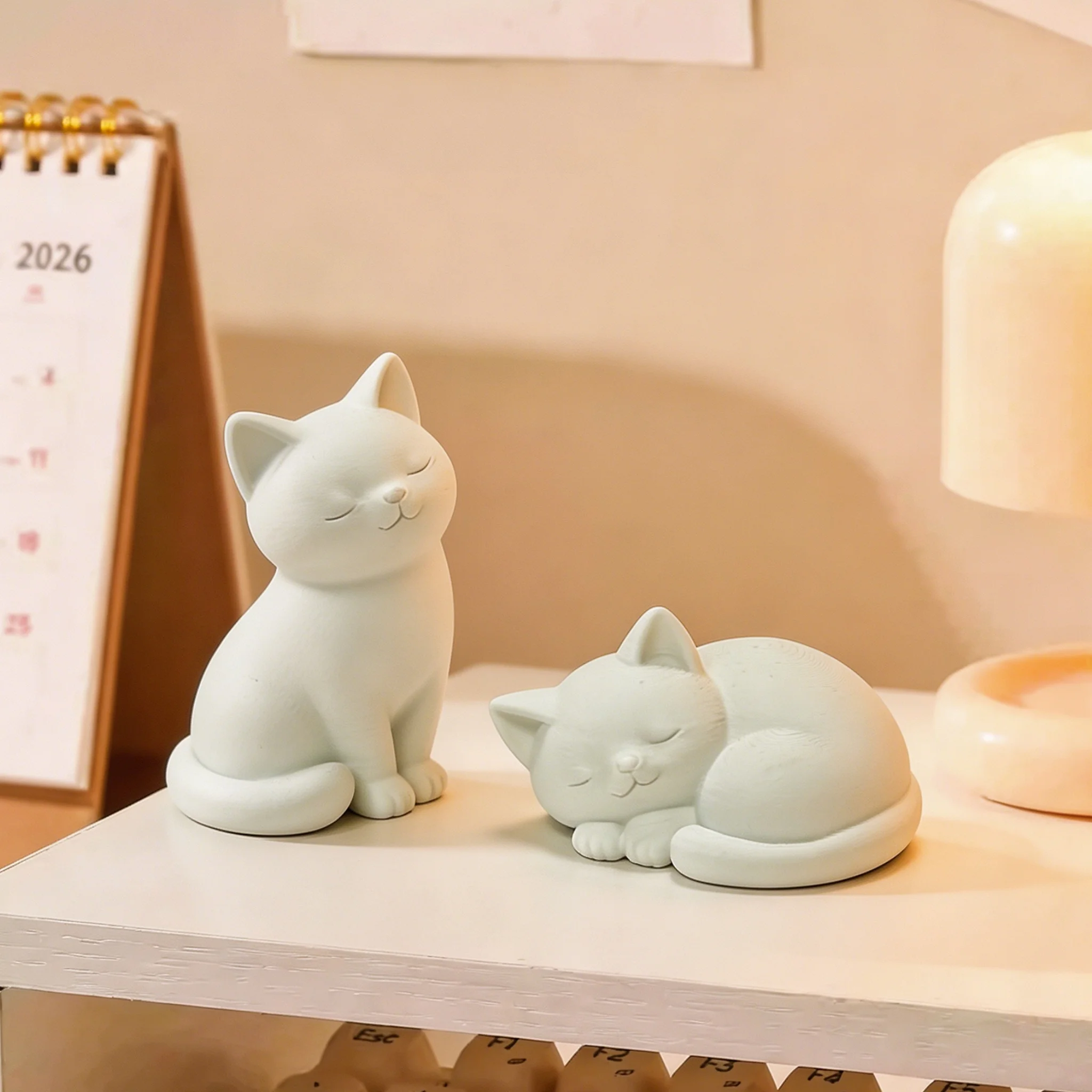 Desk Setup Modern - Ensemble de figurines de chat endormi