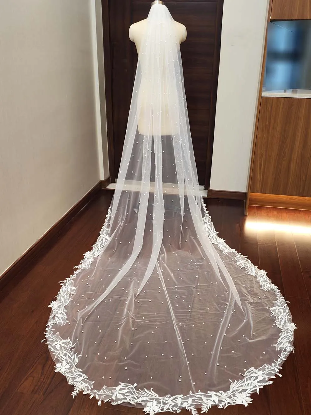 Romantic Pearls Wedding Veil with Floral Lace Single Cathedral Bridal Veil White Ivory Head Veil Wedding Accessories