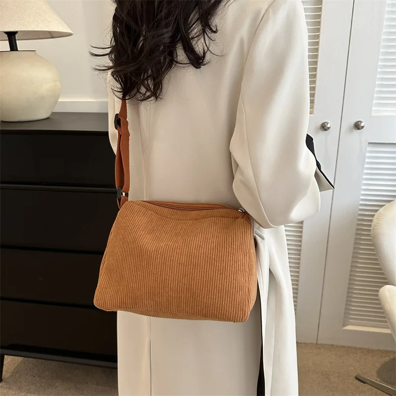 Bolso grande de pana para mujer, bolsa de mano cruzada de un hombro, estilo Retro, informal y Simple, edición coreana, 2023