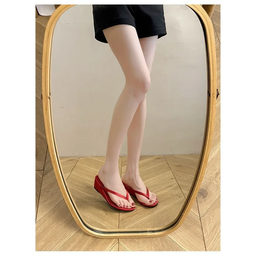 Damen Rote Wildleder Keilabsatz-Flip-Flops, Offene Zehenpartie Sommer-Slides, Bequemes Schuhwerk für Strandurlaub – Detail 11