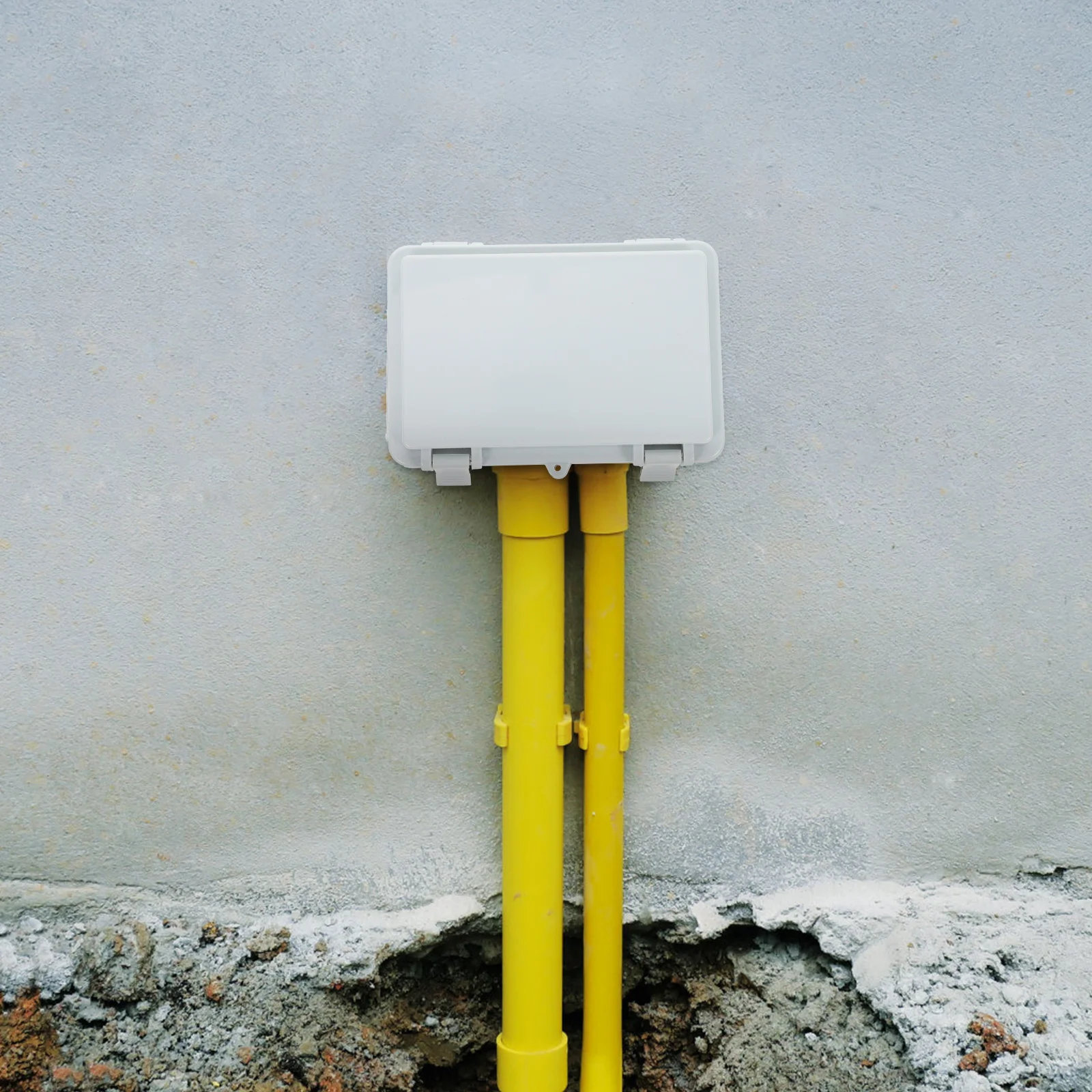 

Waterproof Outdoor Junction Box IP67 Certified Dustproof with Hinged Lid for Electronics Protection in Harsh Weather