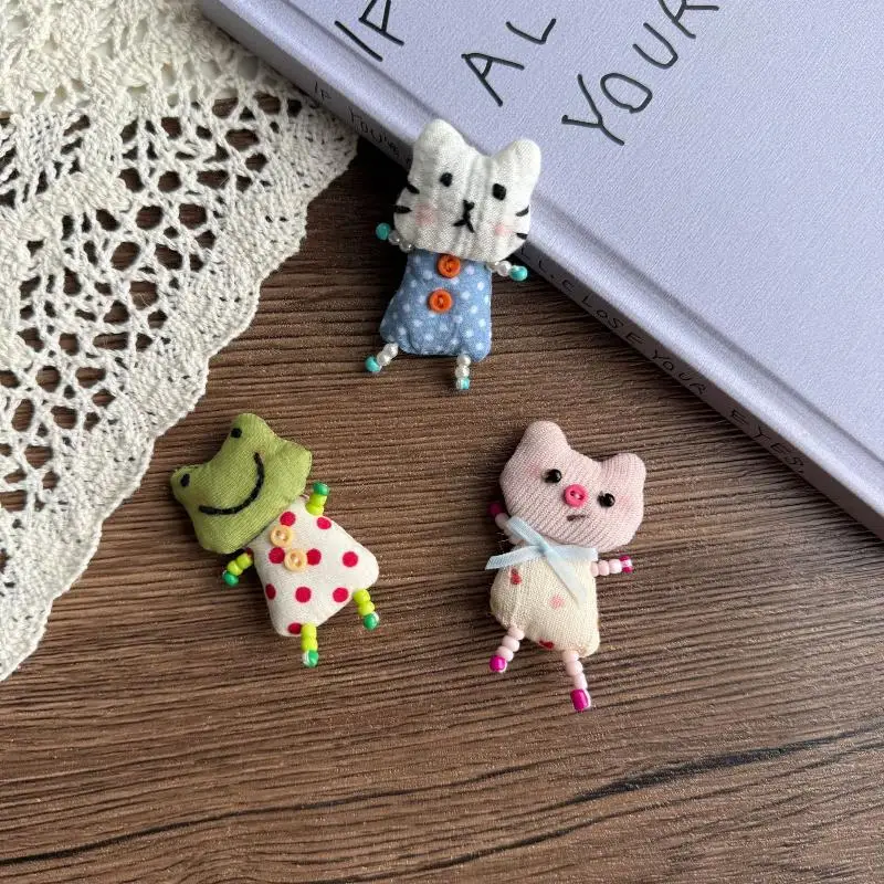 

5Pcs Cute DIY Handmade Beaded Little Pig Frog And Little Cat Ornaments Creative Children's Clothing Shoes Socks Accessories