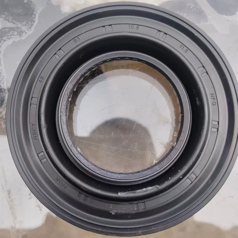 

Rear Half-Shaft Oil Seal for Maxus V90,Deliver 9, 49*93*10.6/11.5