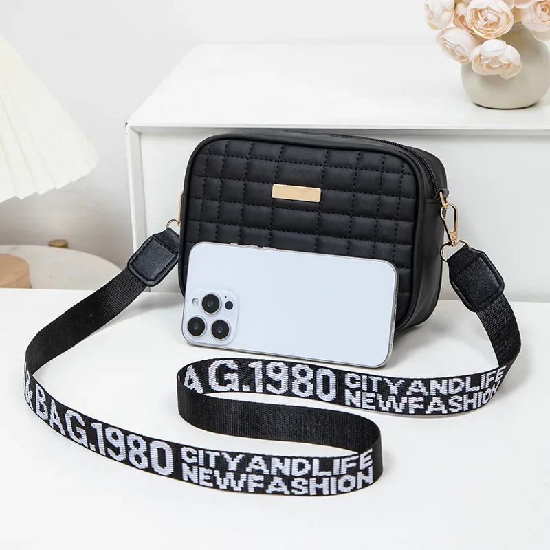 New Women's Shoulder Bag Fashion Trend Messenger Bag Simple Versatile Plaid Bag
